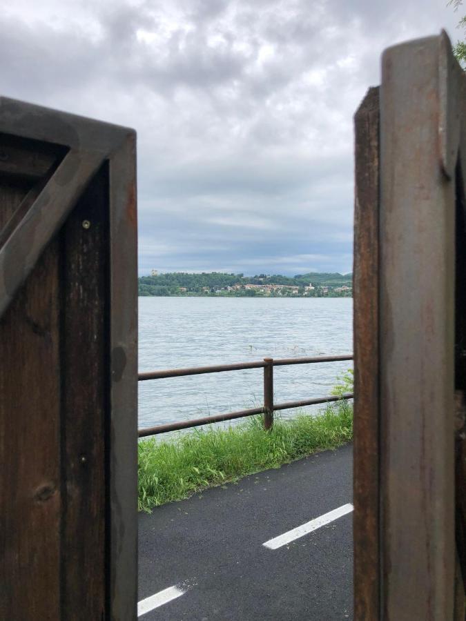 Casa Gaiani Villetta In Riva Al Lago Vista Mozzafiato Varano Borghi Eksteriør bilde